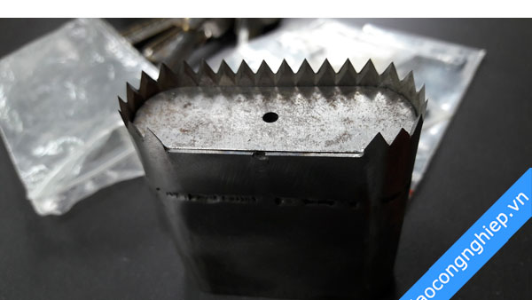 Dao dập túi nylon