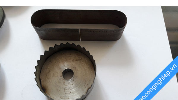 Dao đột túi xách