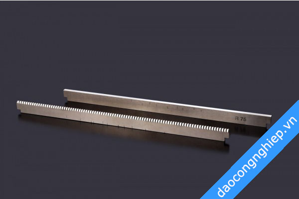 Dao cắt Khẩu trang Y Tế